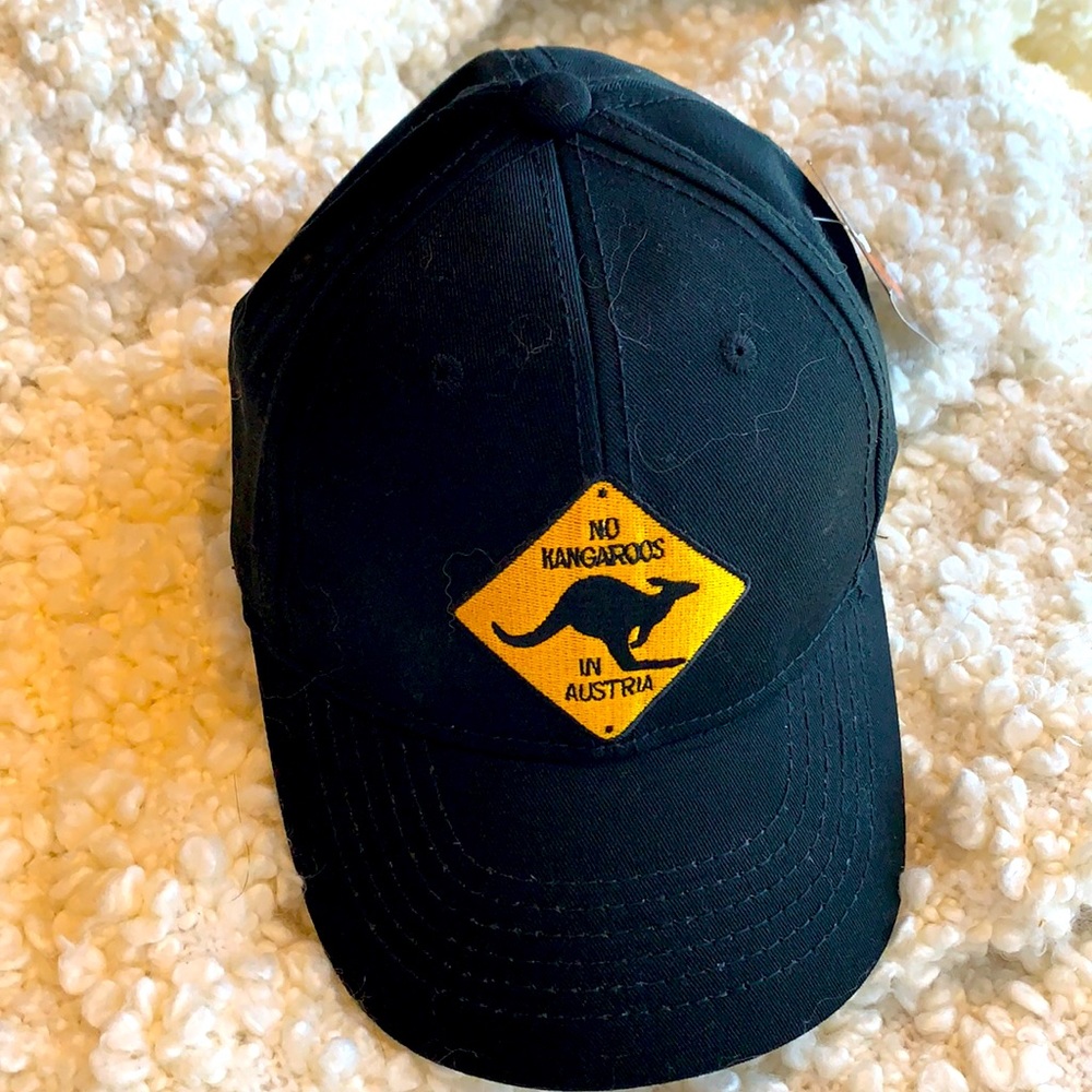 Mens Baseball hat No Kangaroos Crossing. NWT